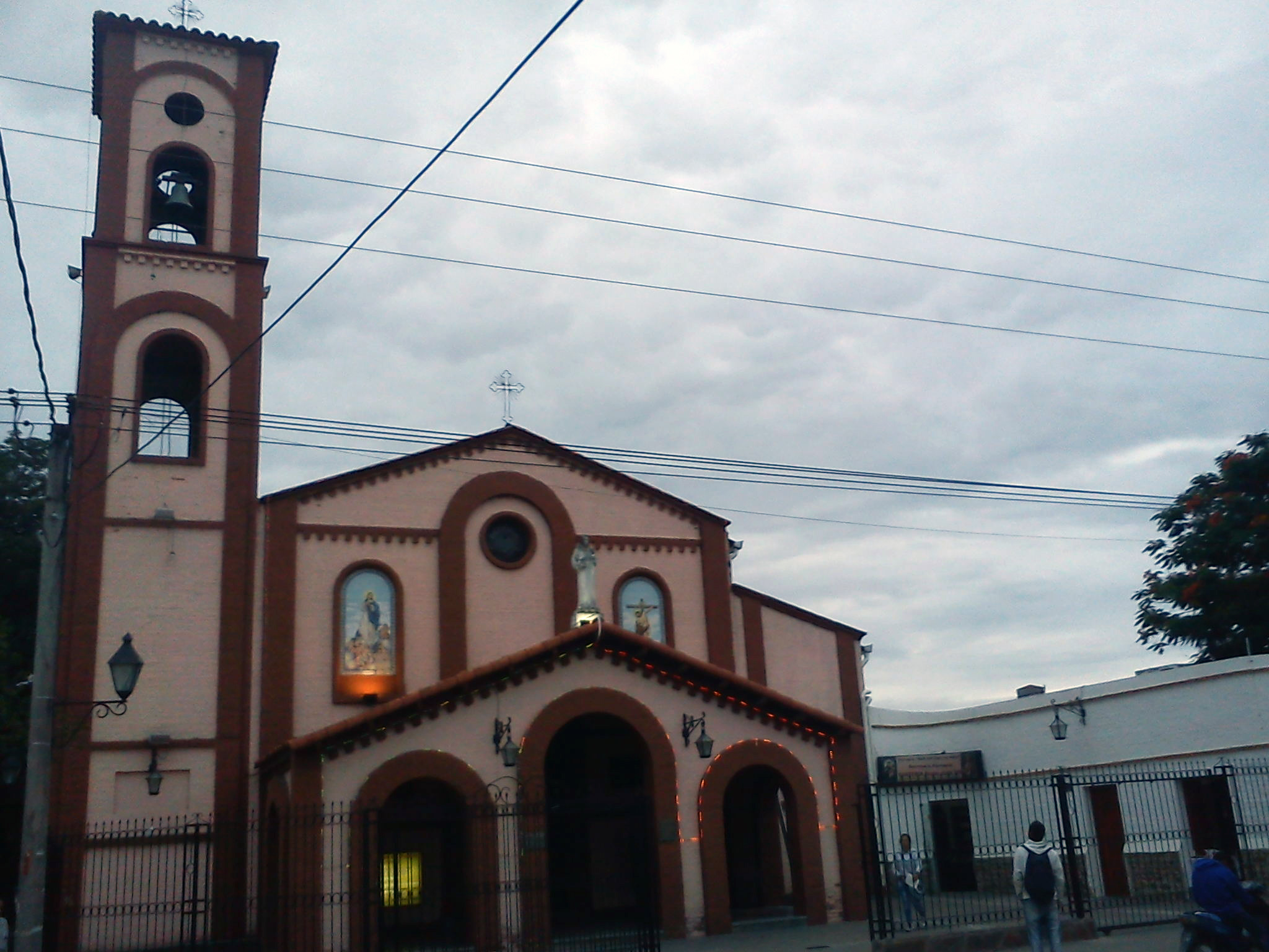 Frente de la Iglesia San Antonio de Padua (Orán)
